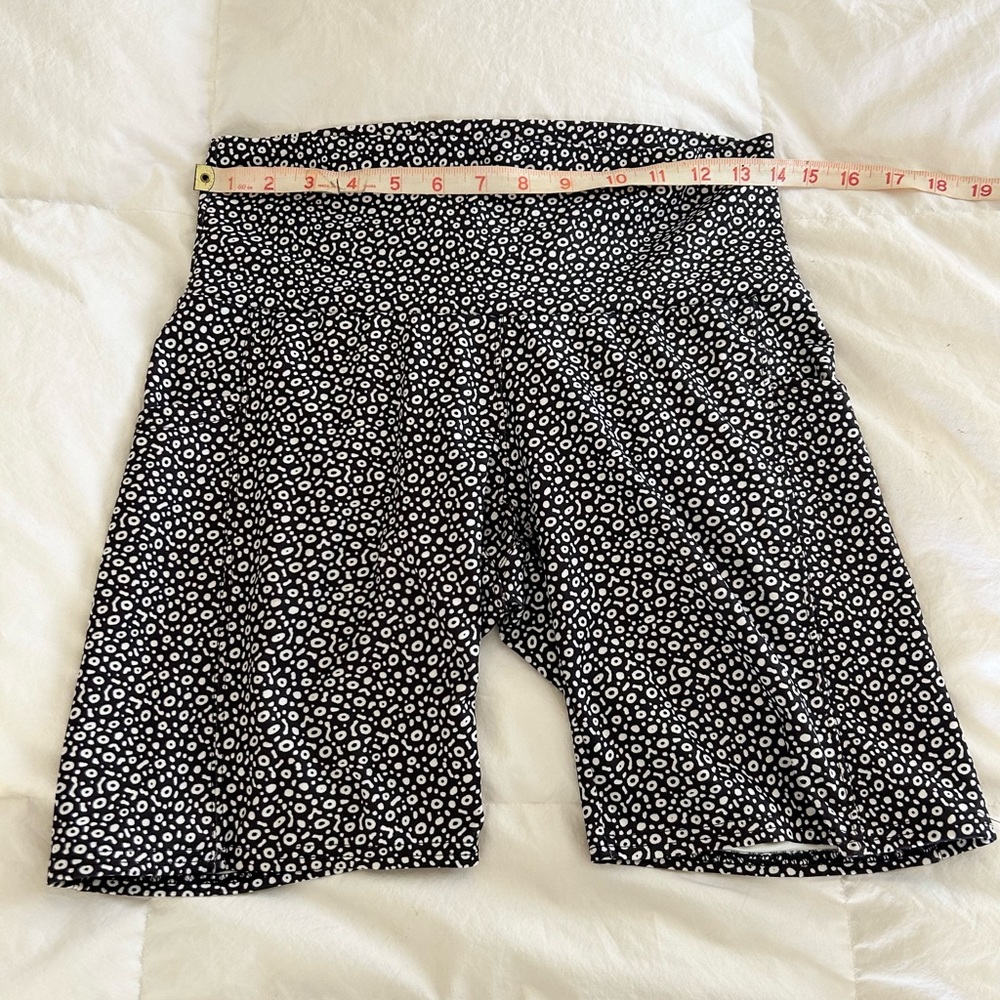 Waterlust spotted eagle ray shorts M